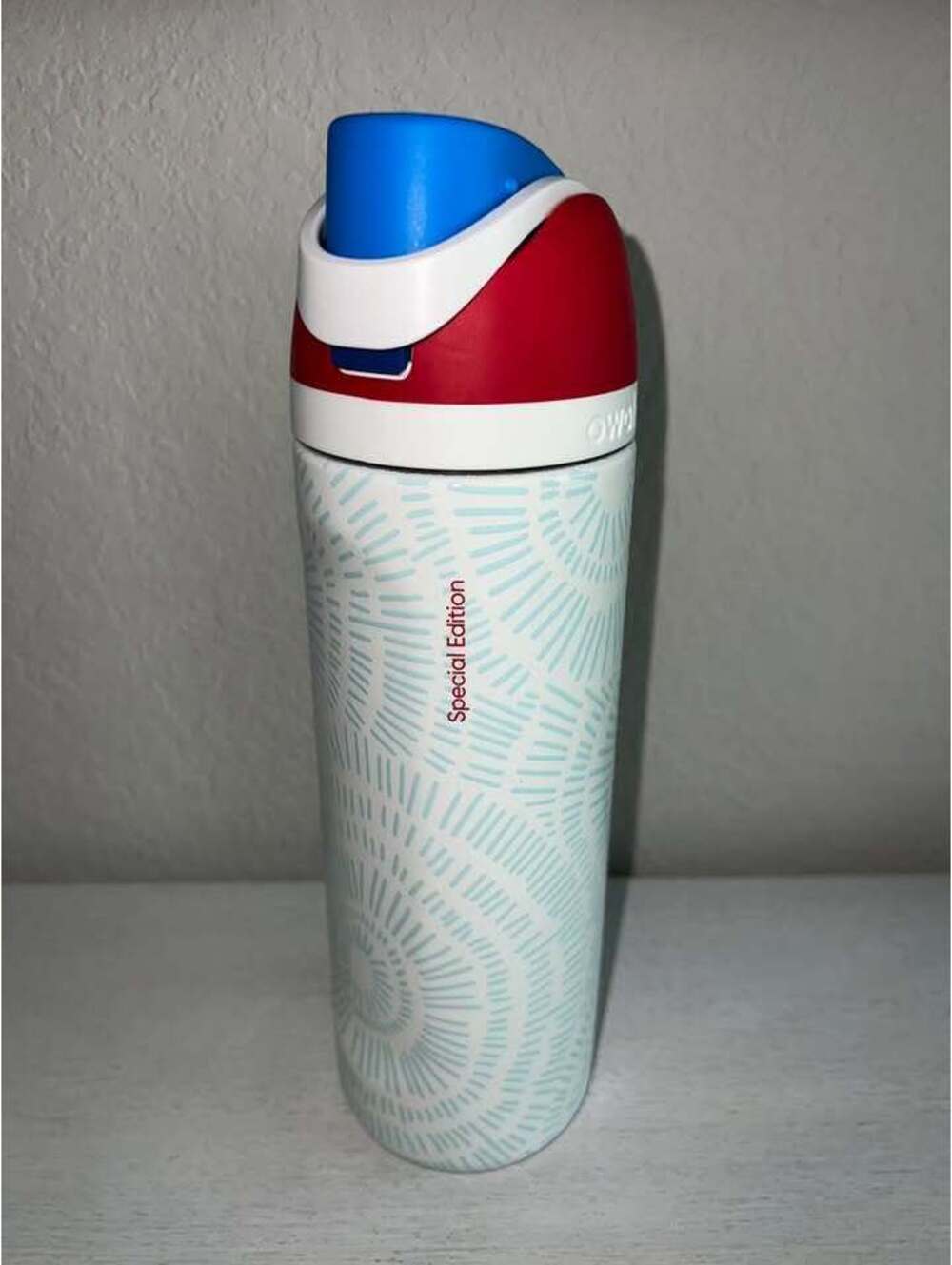 Owala Freesip 32oz Summer special edition water bottle